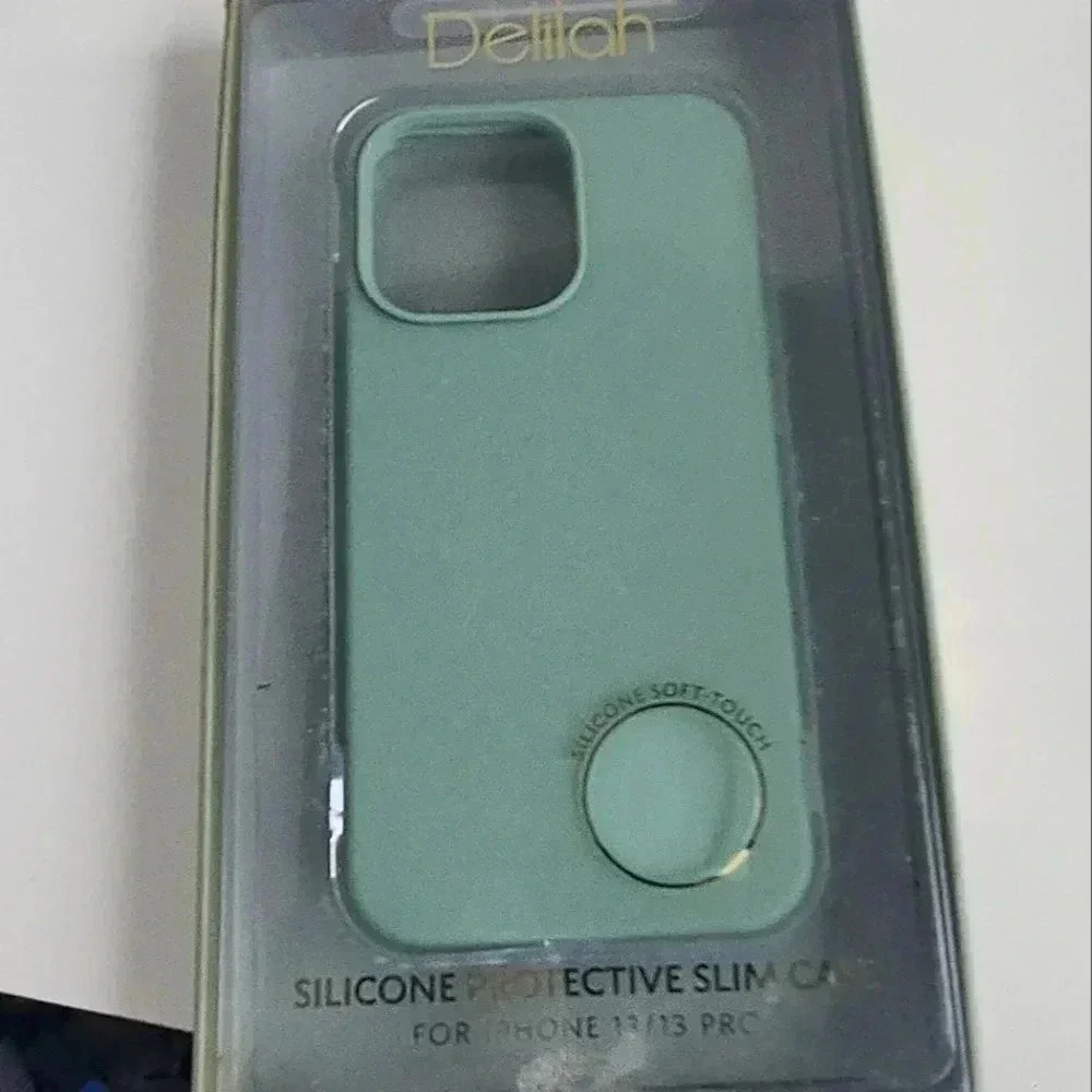 IPhone 13/13 Pro Delilah Case Damaged Box
